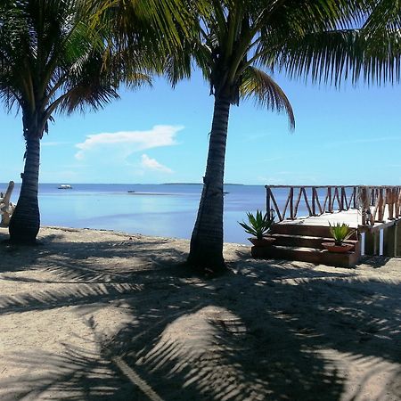 Cooper'S Beach Resort Lucbuan Exteriér fotografie