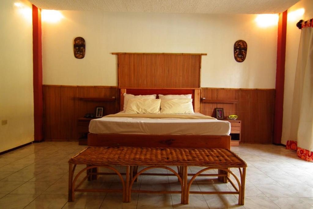 Cooper'S Beach Resort Lucbuan Pokoj fotografie