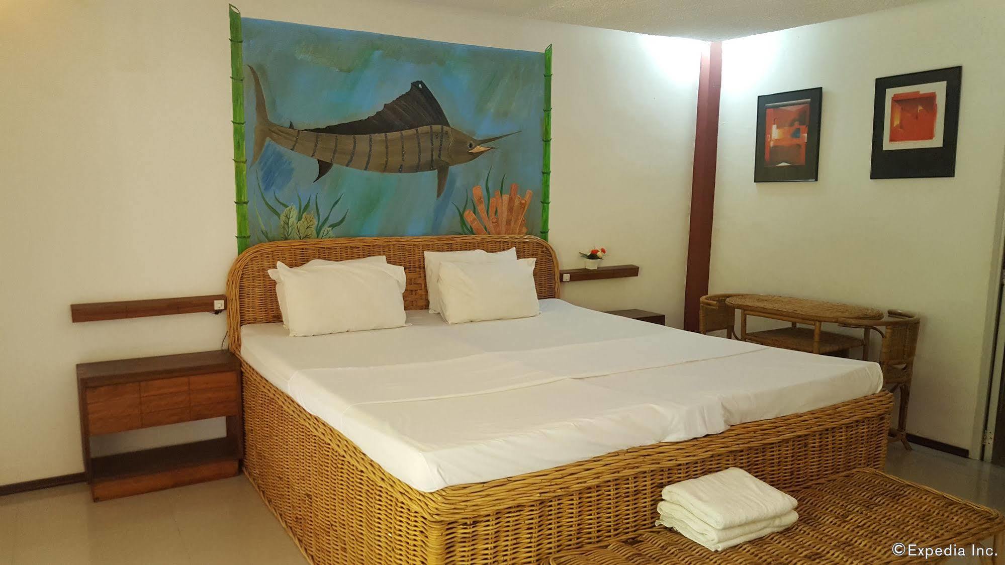 Cooper'S Beach Resort Lucbuan Exteriér fotografie