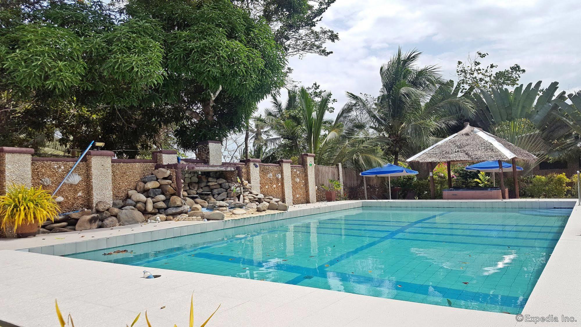 Cooper'S Beach Resort Lucbuan Exteriér fotografie